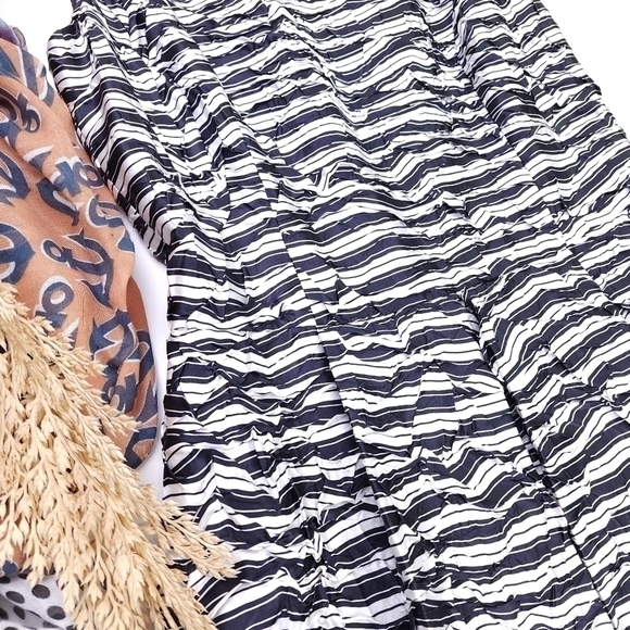 New Michael Kors Amazing Navy White Striped Crinkle Pleated Dress Sz 4 - Picture 3 of 16